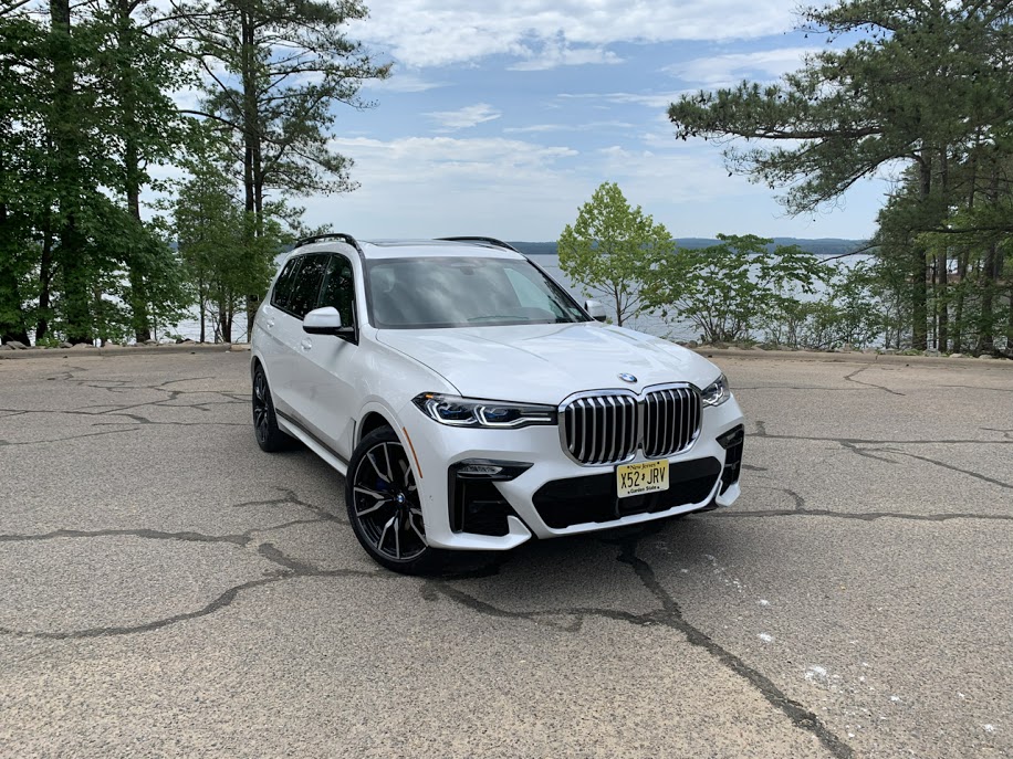 BMW X7 three-quarter front view