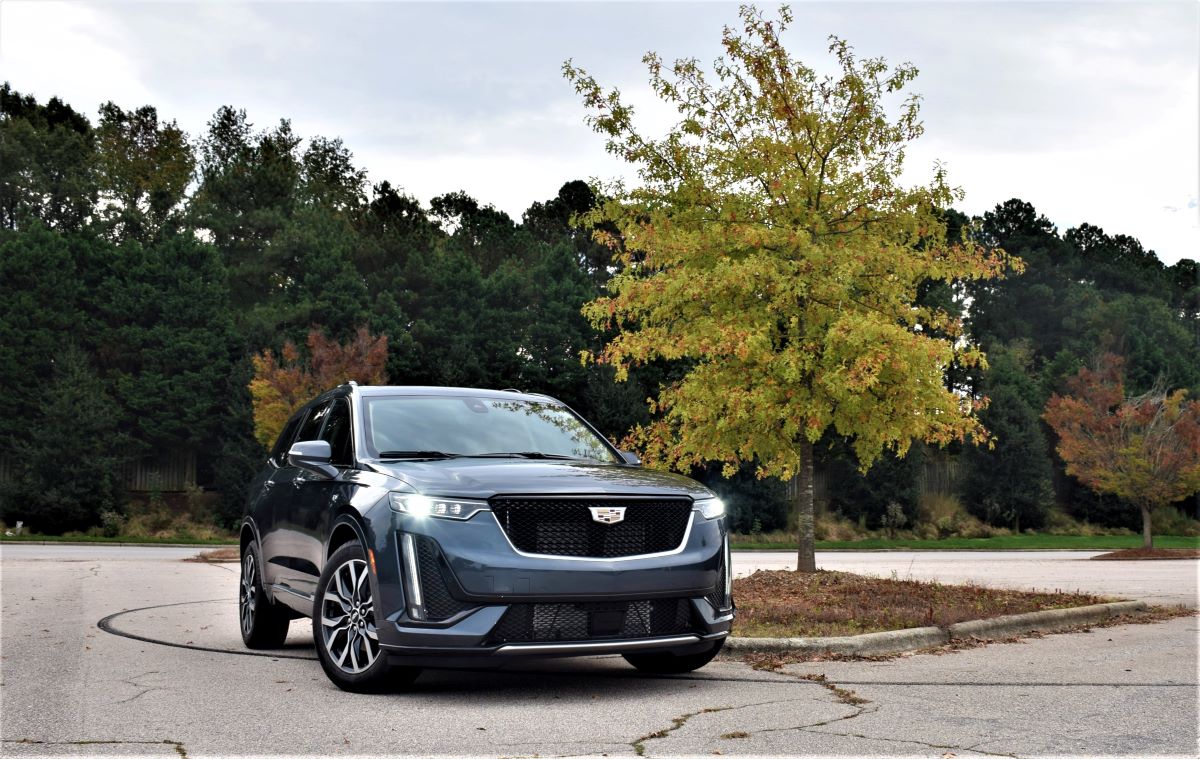 2021 Cadillac XT6 front fascia
