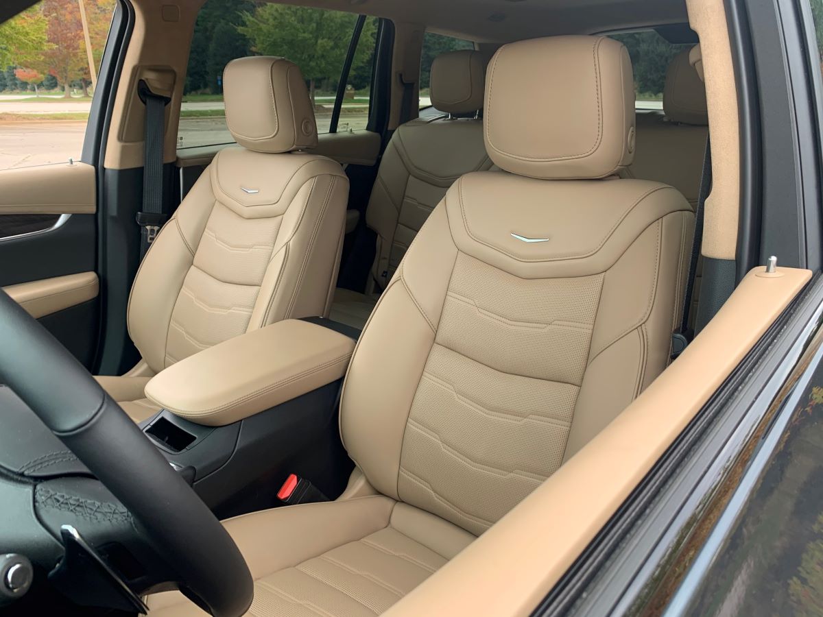 2021 Cadillac XT6 front seats