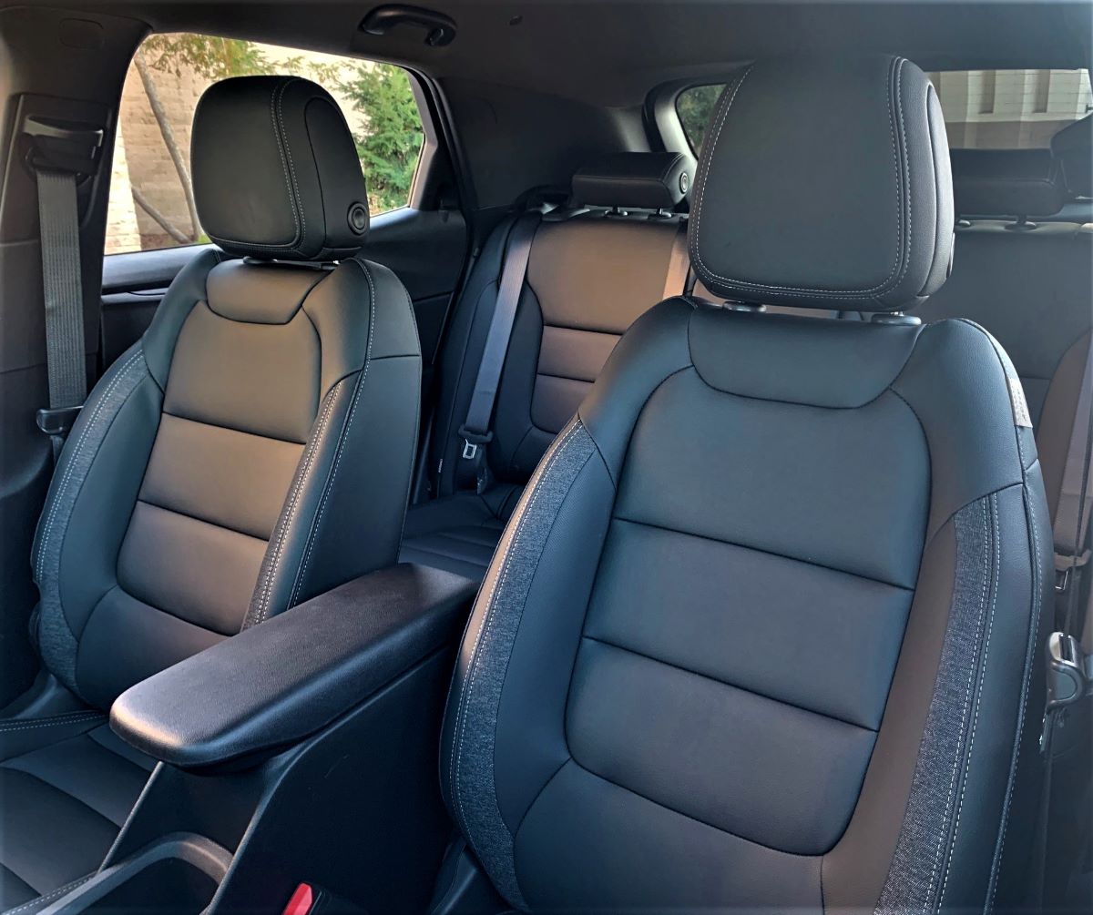 2021 Chevrolet Trailblazer front seats