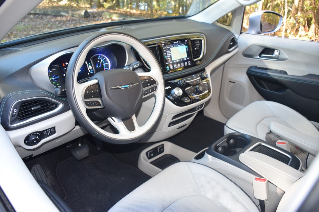 2019 Chrysler Pacifica Hybrid profile