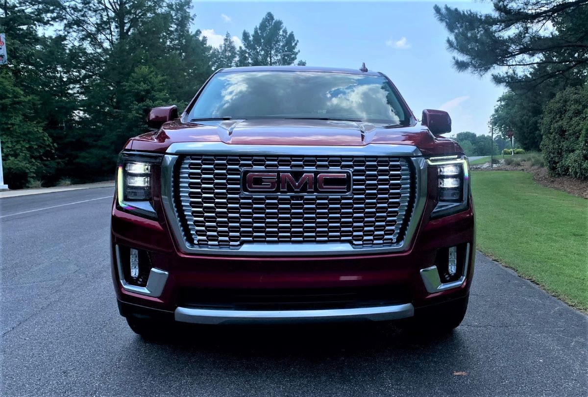 2021 GMC Yukon XL Denali grille