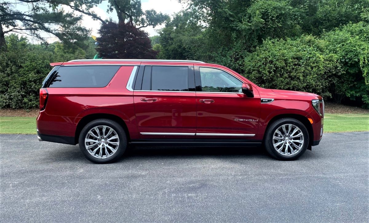 2021 GMC Yukon XL Denali profile