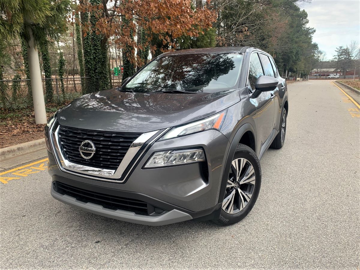 2021 Nissan Rogue front three-quarter view