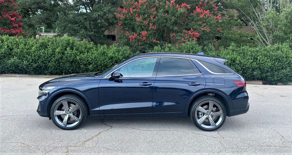 2021 Genesis GV70 profile