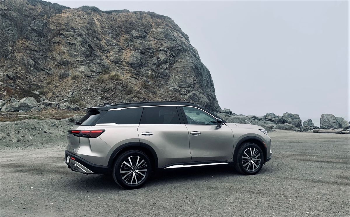 2022 Infiniti QX60 profile