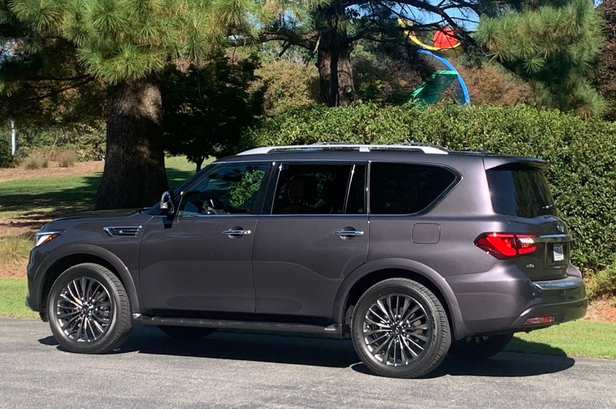 2022 Infiniti QX80 side view