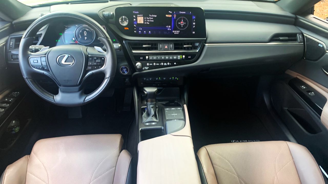 2022 Lexus ES Hybrid dashboard