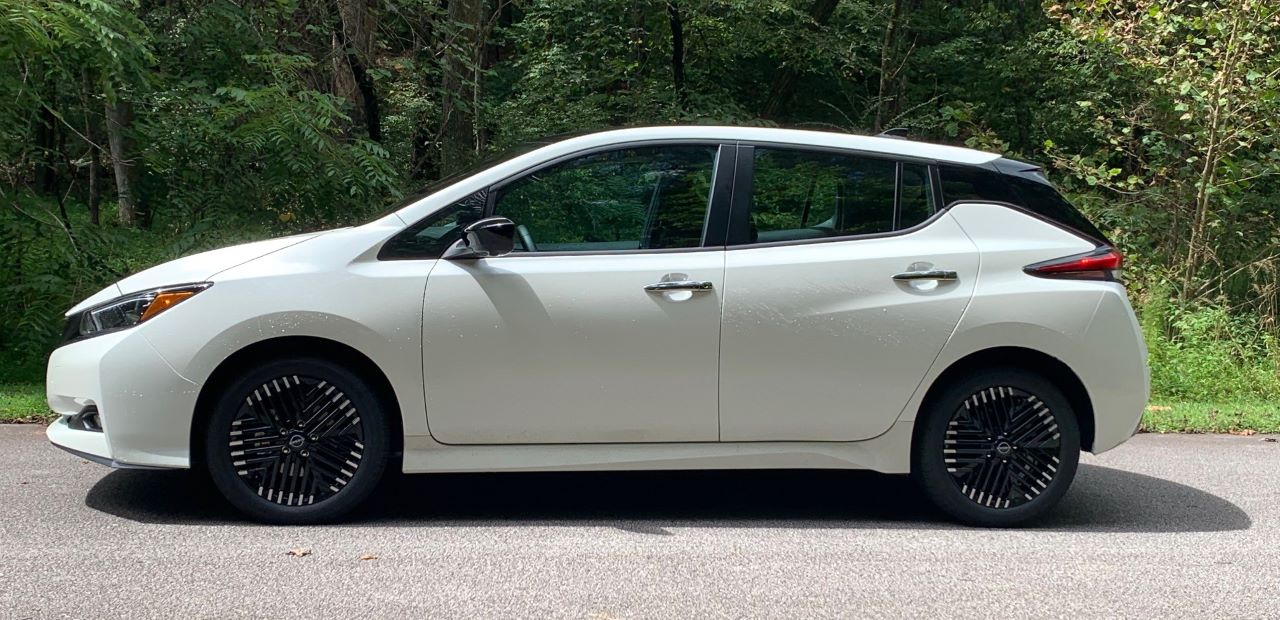 2023 Nissan Leaf profile