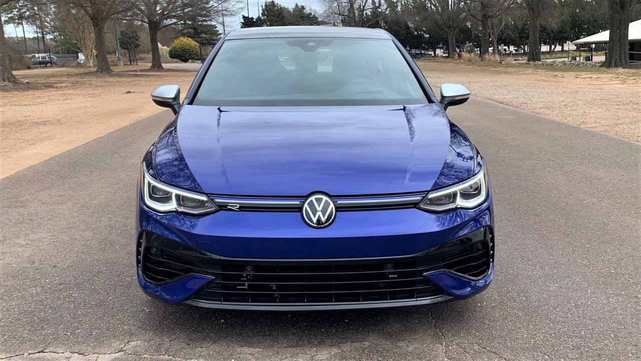 2022 Volkswagen Golf R front fascia